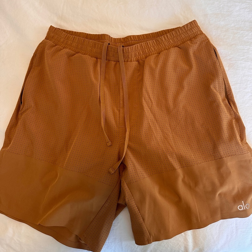 Alo Perforated 7” On Set Short - Rust